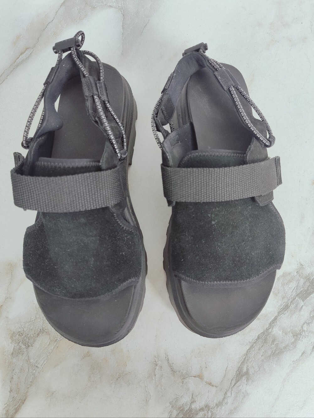 UGG Women's Cady Bungee Cord Platform Sandals, Black, Sz 7 - Picture 6 of 9